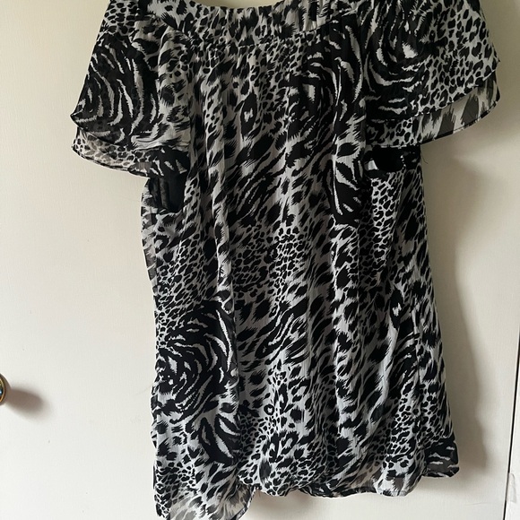 Fashion Bug Black and White Patterned Blouse - Picture 4 of 4